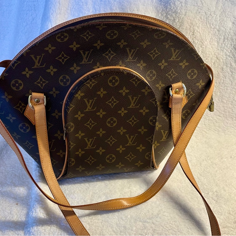 EUC Louis Vuitton monogram Elipse GM